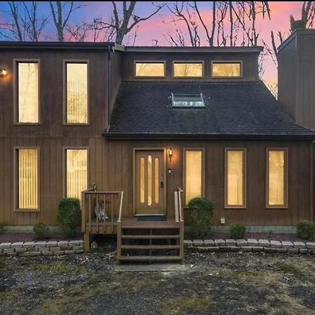 Cozy Cabin At Poconos With Hot Tub And Fire Pit อีสต์สเตราด์สเบิร์ก ภายนอก รูปภาพ