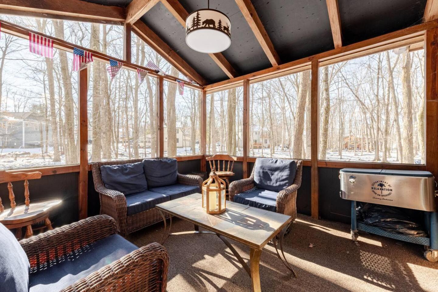 Cozy Cabin At Poconos With Hot Tub And Fire Pit อีสต์สเตราด์สเบิร์ก ภายนอก รูปภาพ