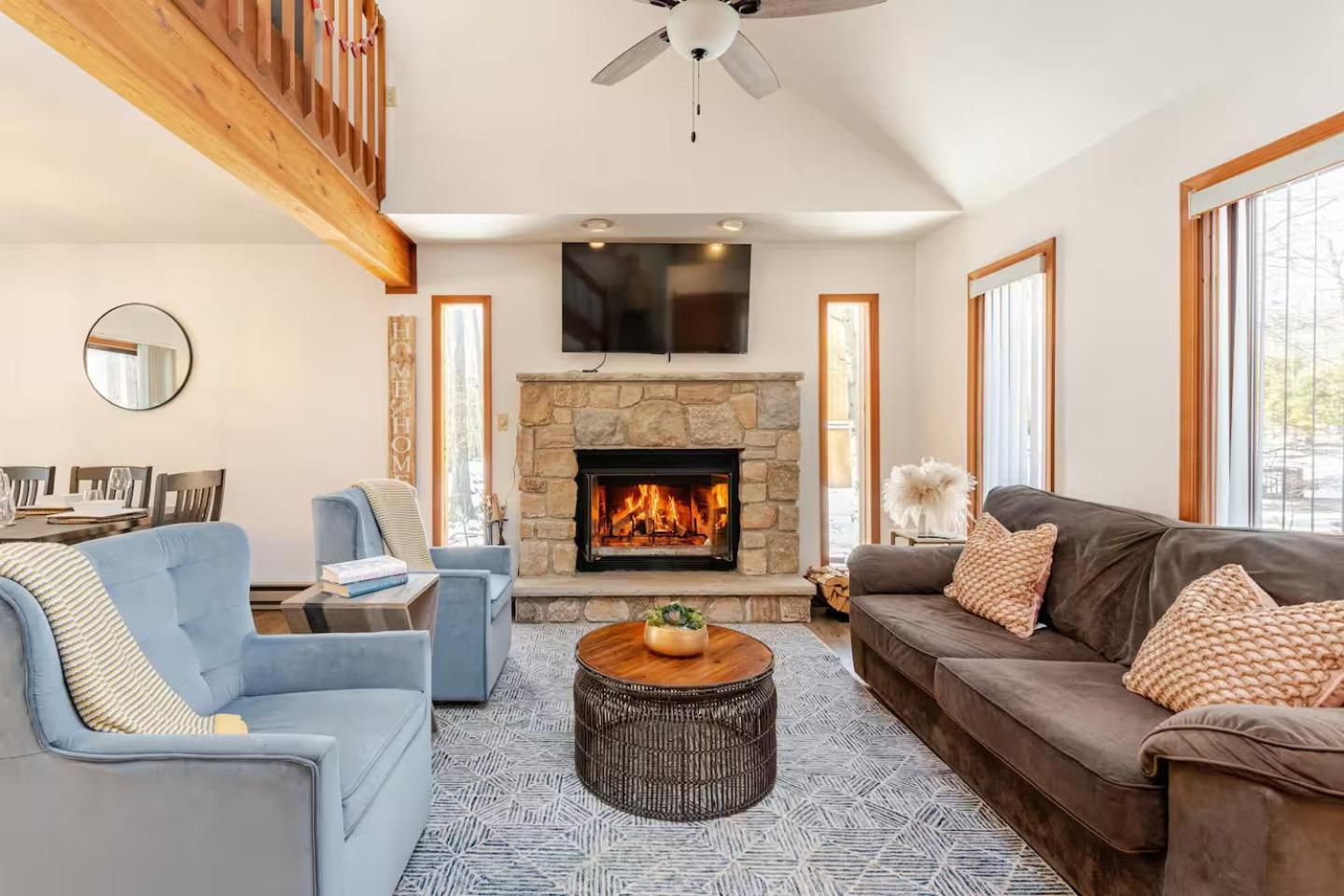 Cozy Cabin At Poconos With Hot Tub And Fire Pit อีสต์สเตราด์สเบิร์ก ภายนอก รูปภาพ